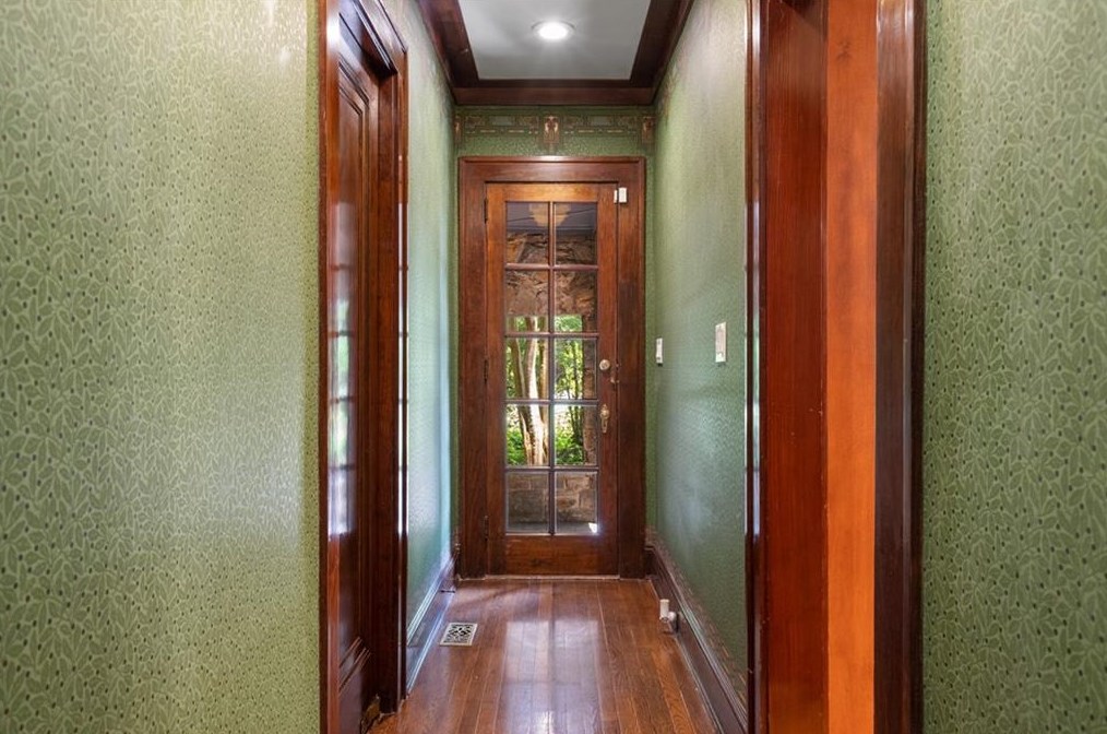 2665 Northside Dr, Atlanta GA  30305-3515 exterior