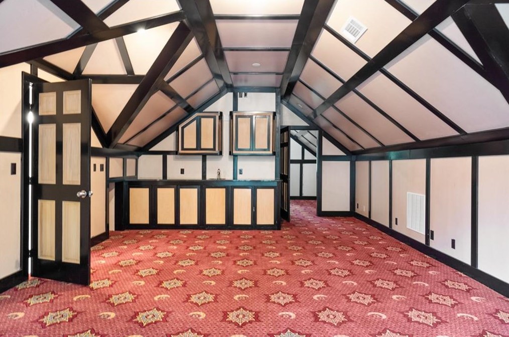 2665 Northside Dr, Atlanta GA  30305-3515 exterior