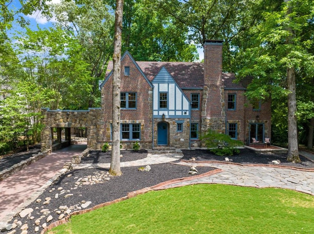 2665 Northside Dr, Atlanta GA  30305-3515 exterior