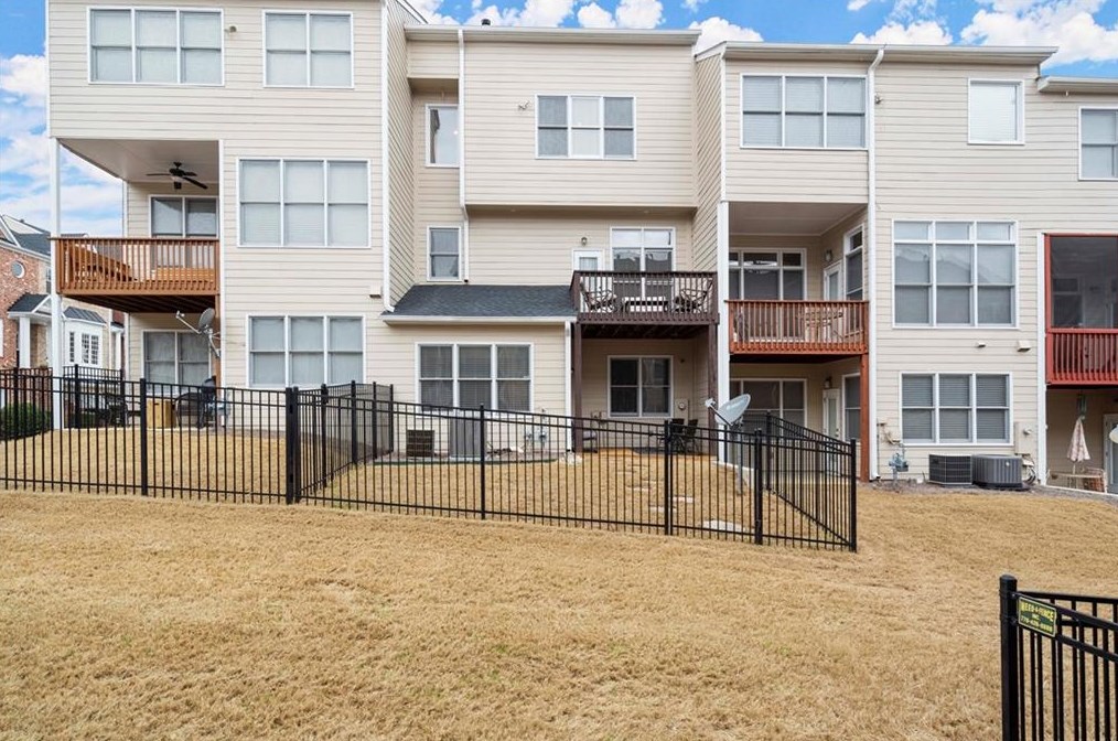 319 Creekbank Way, Smyrna GA  30082-4890 exterior