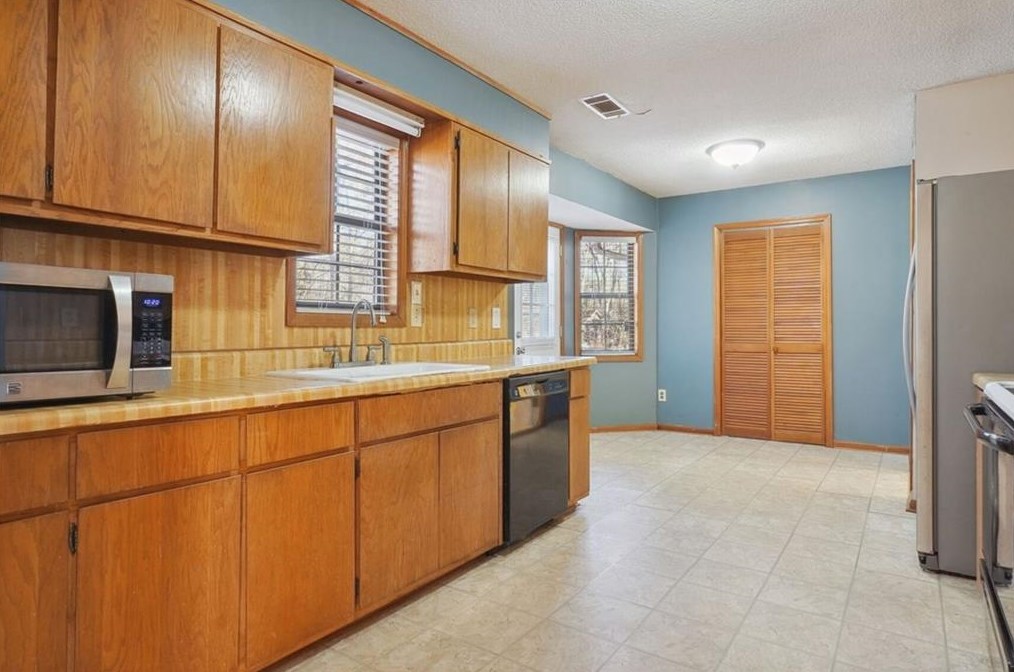 1240 Ashbrook Dr, Lawrenceville GA  30043-4303 exterior