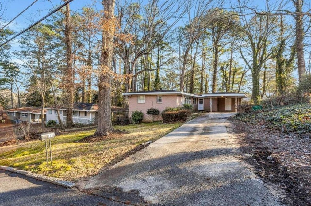 1386 Margarette Dr, Decatur, GA 30035-1115