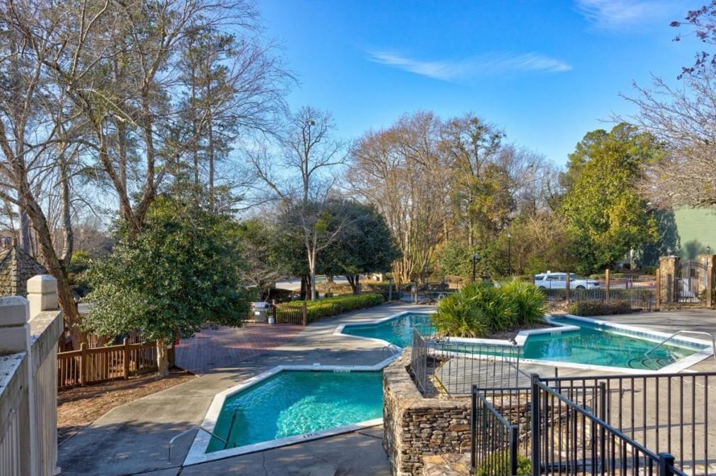 2660 Vinings Central Dr, Atlanta GA  exterior