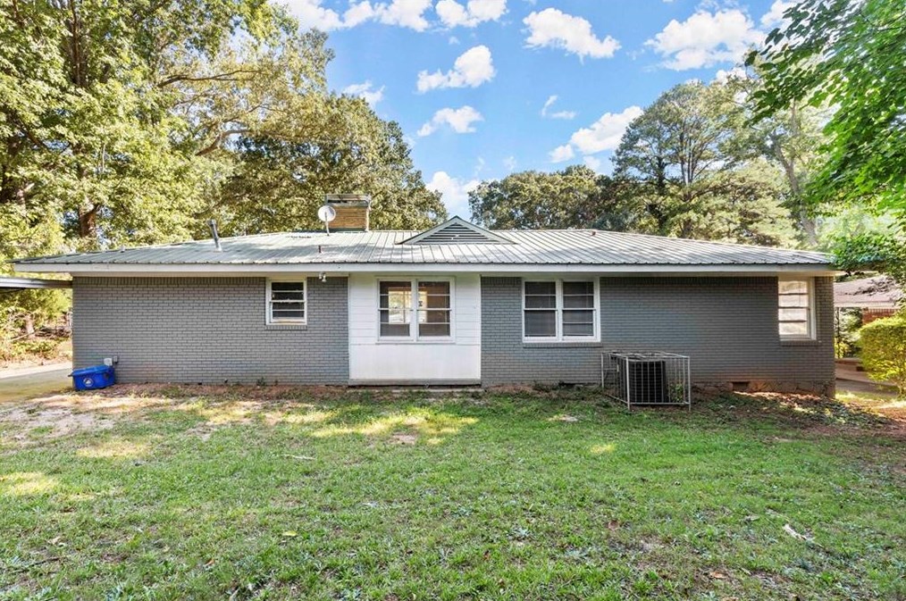 1403 Ruth Pl, Decatur GA  30035-1130 exterior