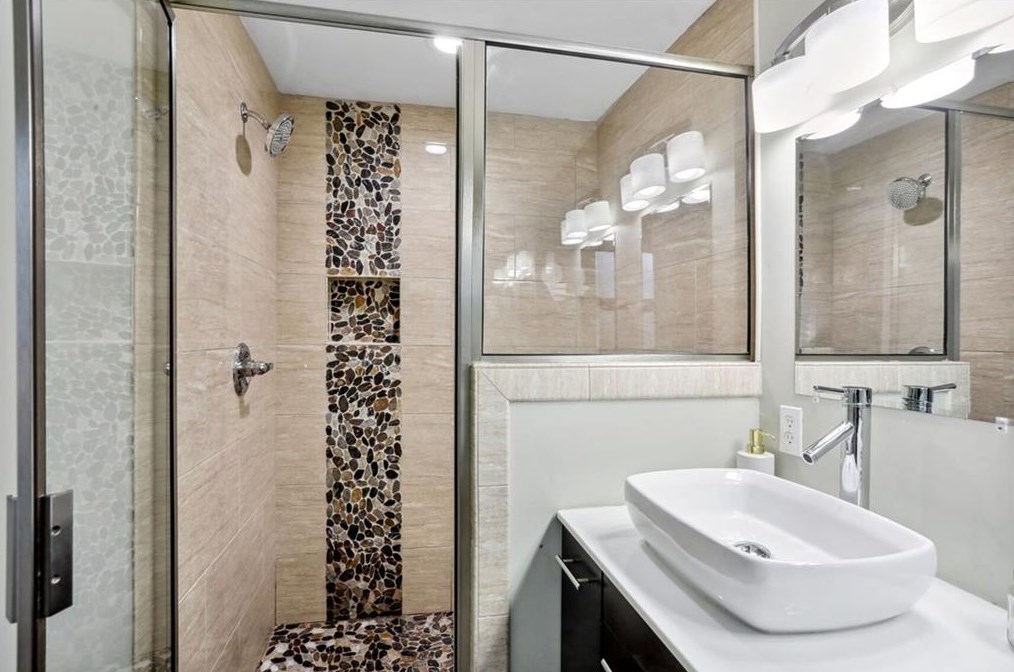 2840 Laguna Dr, Decatur GA  30032-3524 exterior