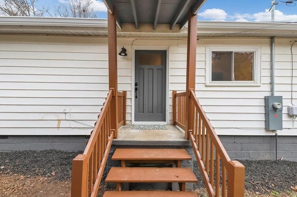 3126 Flamingo Dr, Decatur GA  30033-3931 exterior