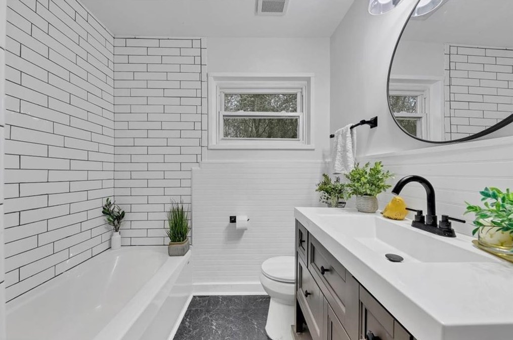 3126 Flamingo Dr, Decatur GA  30033-3931 exterior