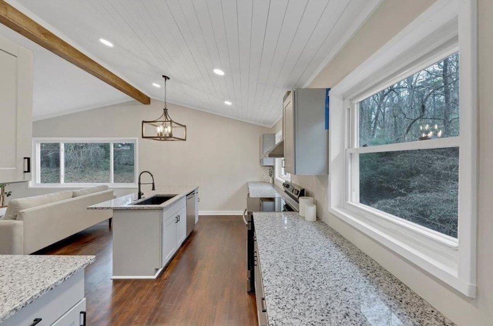 3126 Flamingo Dr, Decatur GA  30033-3931 exterior