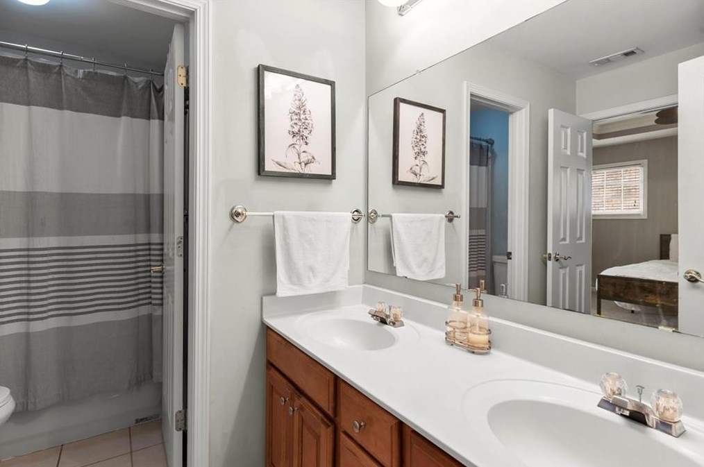 152 Ennisbrook Dr, Smyrna GA  30082-2447 exterior