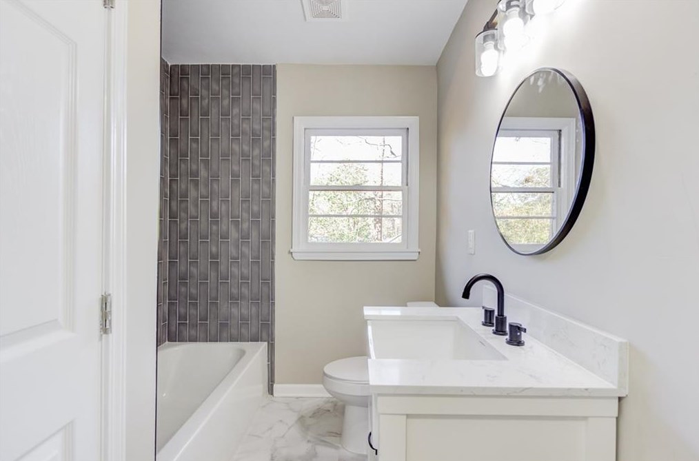 1073 Canal St, Decatur GA  30032-2302 exterior