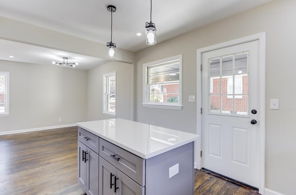 1073 Canal St, Decatur GA  30032-2302 exterior