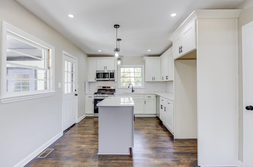 1073 Canal St, Decatur GA  30032-2302 exterior