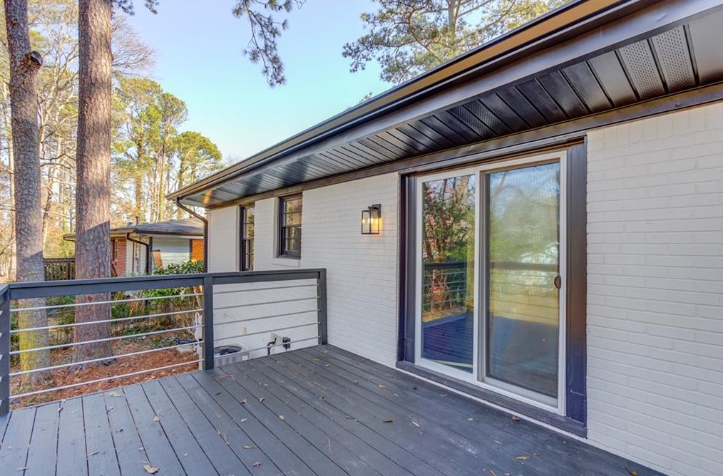 1073 Canal St, Decatur GA  30032-2302 exterior