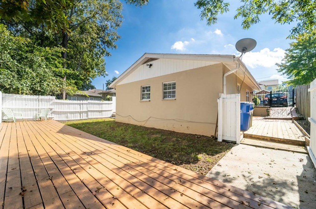560 Winton Ter, Atlanta GA  30308-2827 exterior