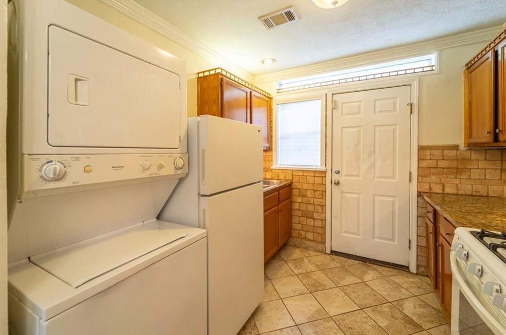 560 Winton Ter, Atlanta GA  30308-2827 exterior