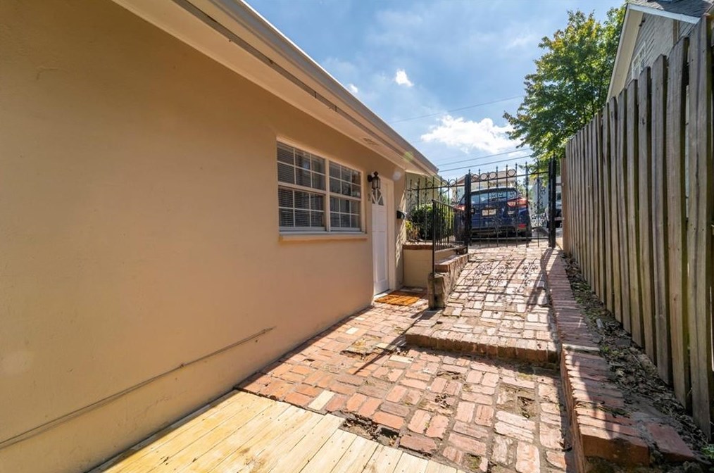 560 Winton Ter, Atlanta GA  30308-2827 exterior