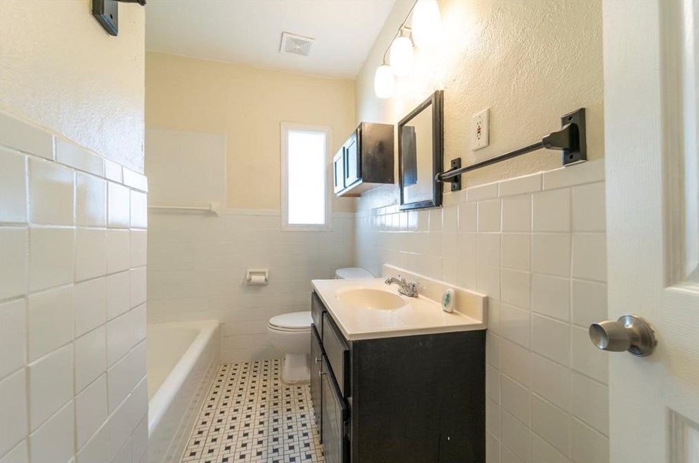 560 Winton Ter, Atlanta GA  30308-2827 exterior