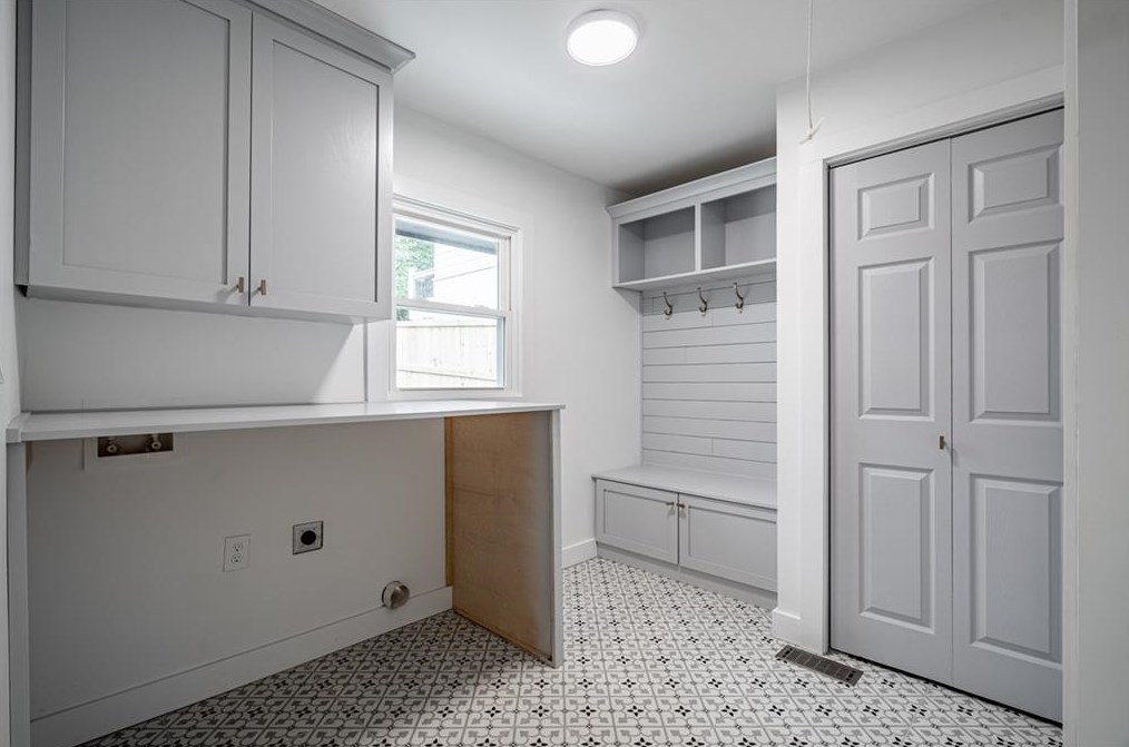1606 Richwood Dr, Atlanta GA  30319-3606 exterior