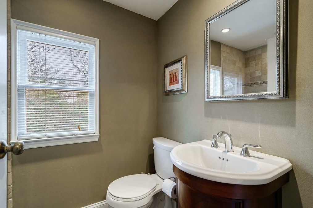 380 Hascall Rd, Atlanta GA  30309-2224 exterior
