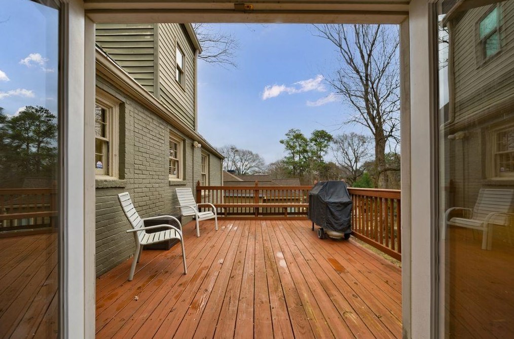 380 Hascall Rd, Atlanta GA  30309-2224 exterior