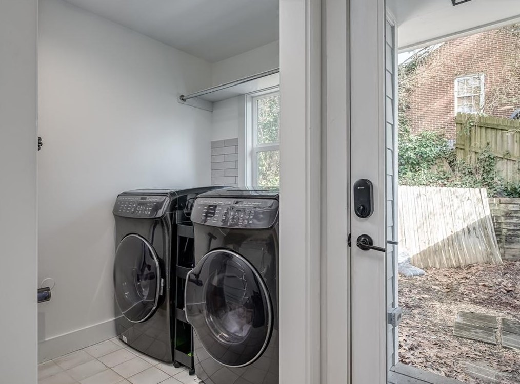 2524 Creekwood Ter, Decatur GA  30030-4509 exterior