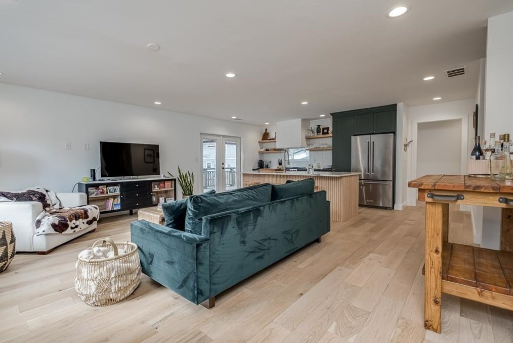 2524 Creekwood Ter, Decatur GA  30030-4509 exterior