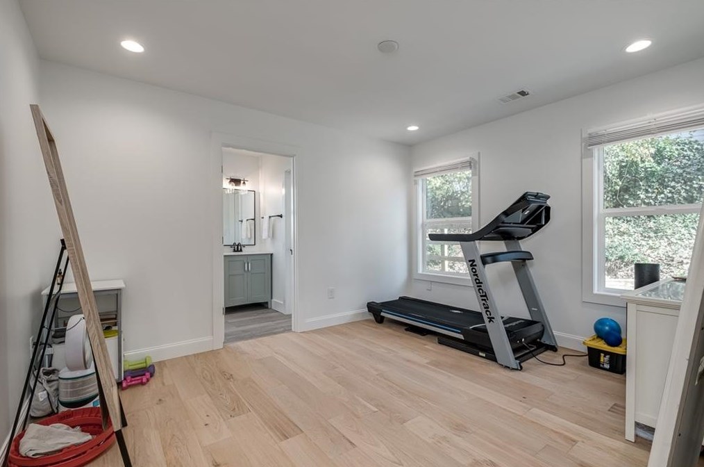 2524 Creekwood Ter, Decatur GA  30030-4509 exterior