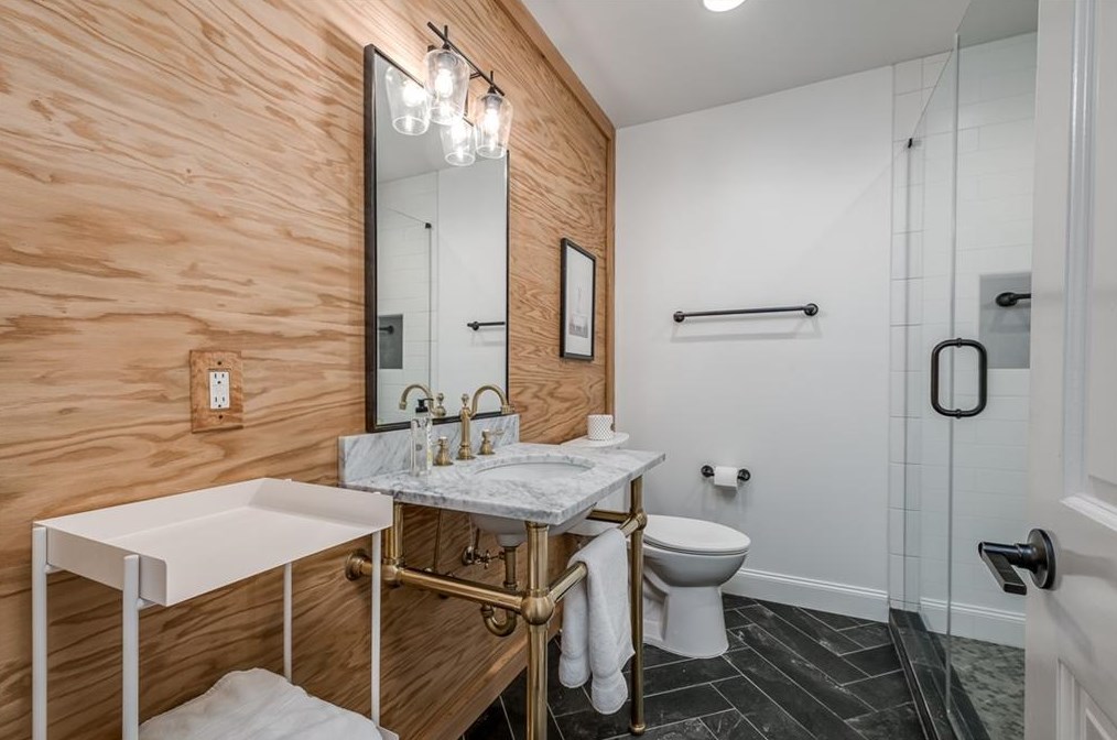 2524 Creekwood Ter, Decatur GA  30030-4509 exterior