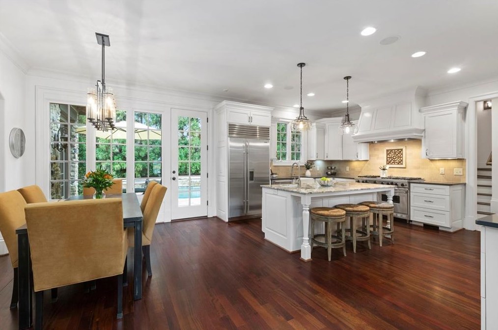 4170 Oaks Ct, Atlanta GA  30342-3560 exterior