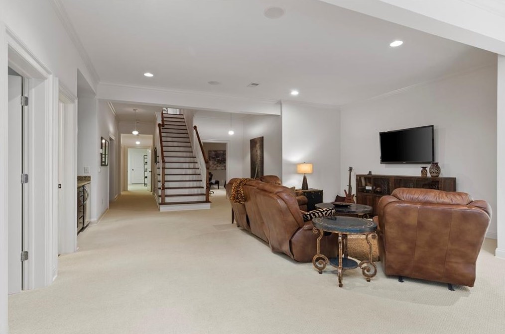 4170 Oaks Ct, Atlanta GA  30342-3560 exterior