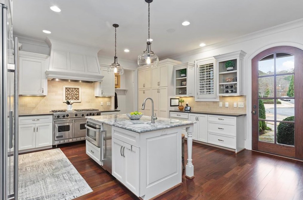 4170 Oaks Ct, Atlanta GA  30342-3560 exterior