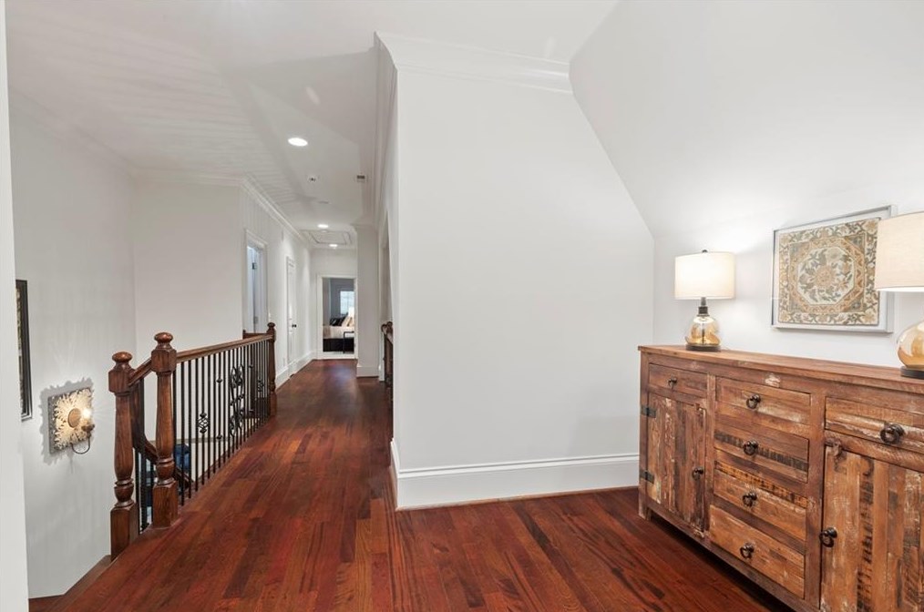 4170 Oaks Ct, Atlanta GA  30342-3560 exterior