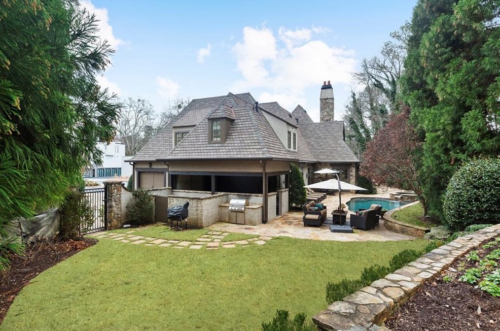 4170 Oaks Ct, Atlanta GA  30342-3560 exterior
