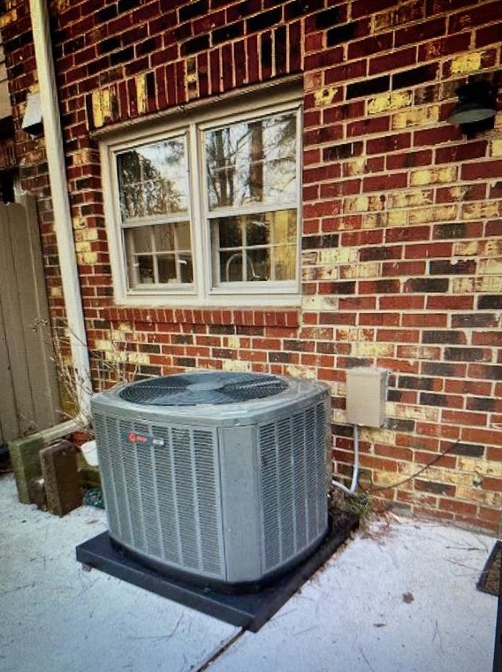 2415 Northlake Ct, Atlanta GA  30345-2225 exterior