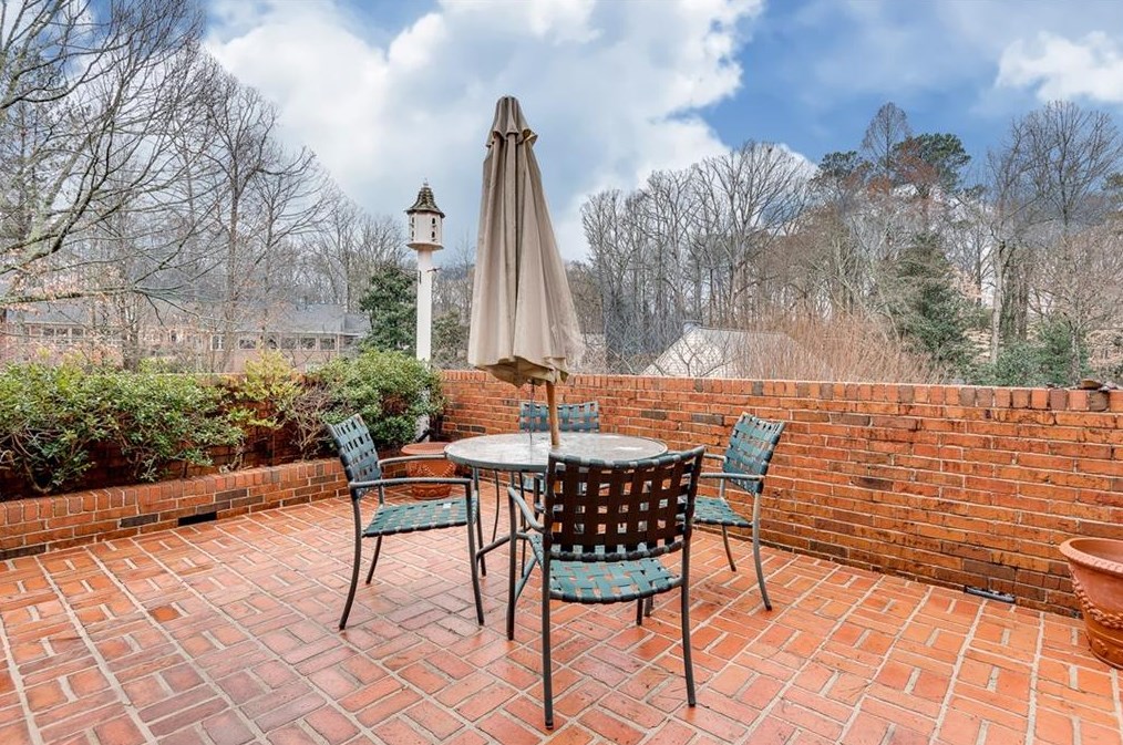 1816 Bedfordshire Dr, Decatur GA  30033-1406 exterior