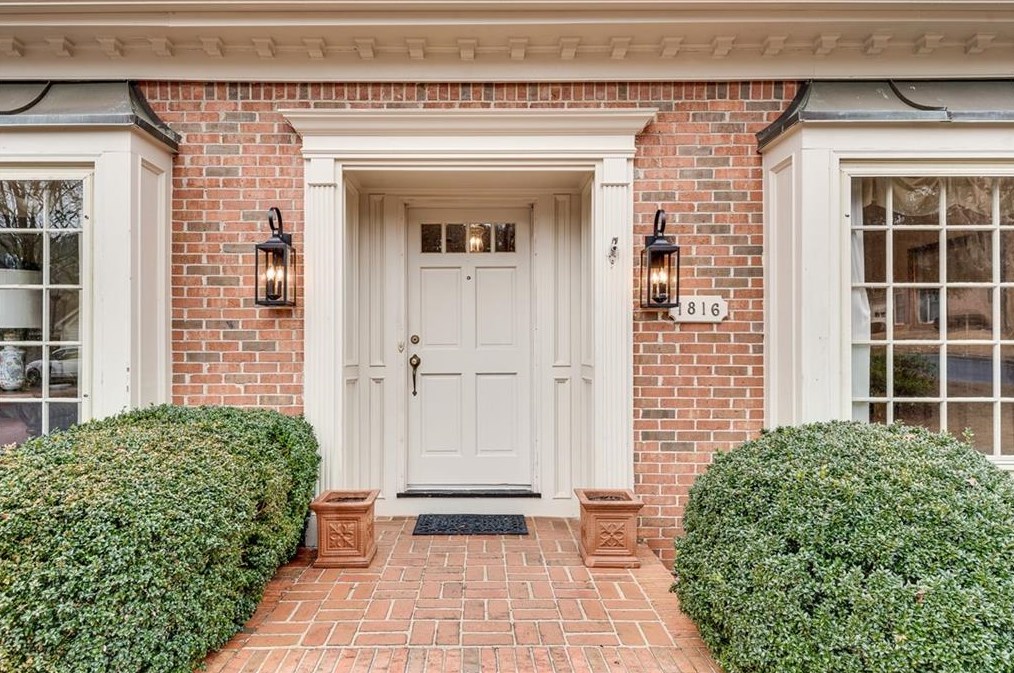 1816 Bedfordshire Dr, Decatur GA  30033-1406 exterior