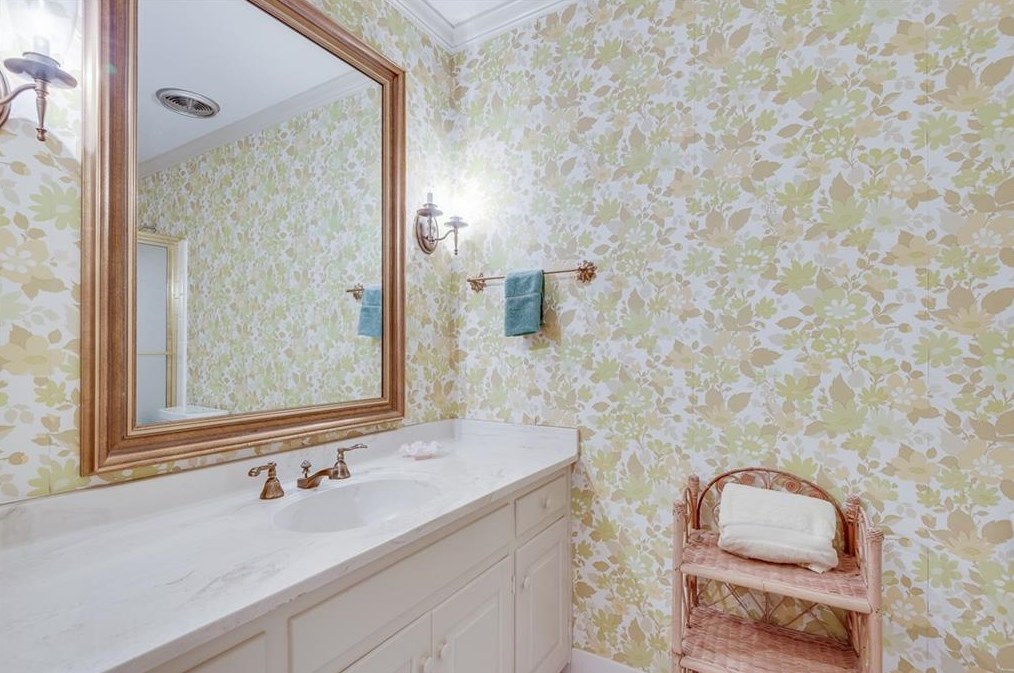 1816 Bedfordshire Dr, Decatur GA  30033-1406 exterior