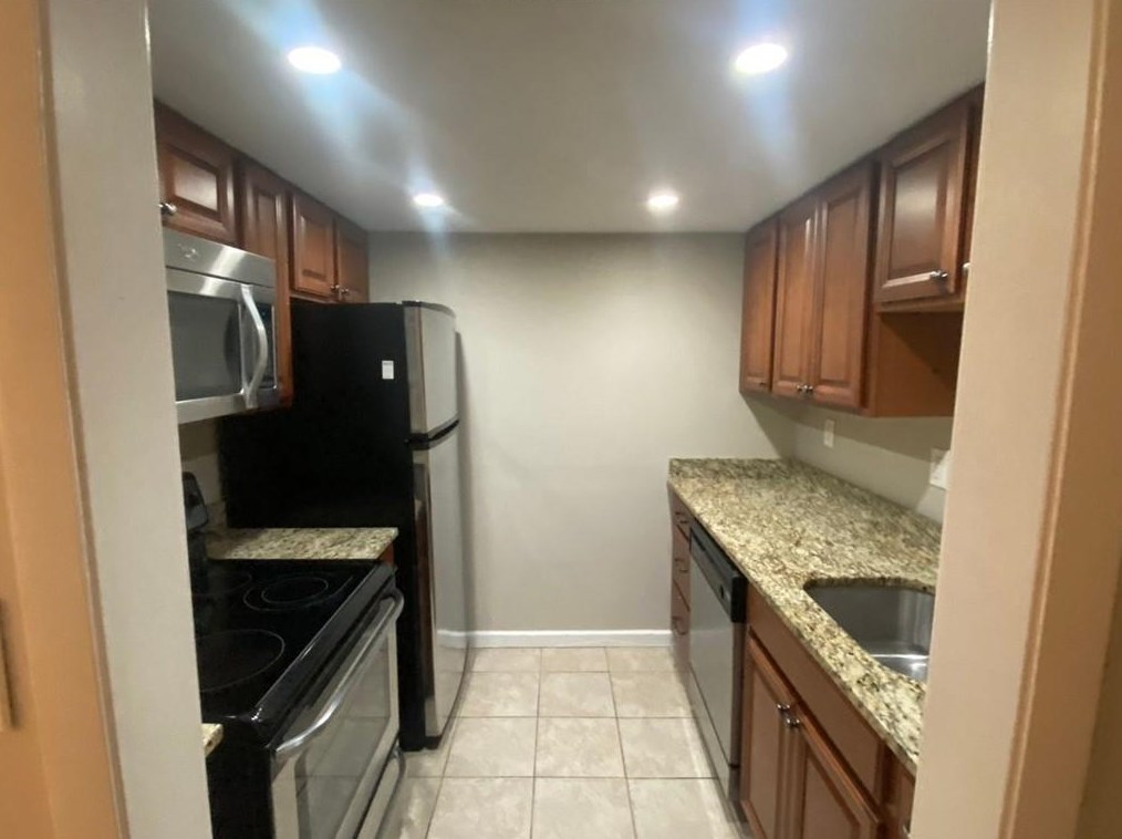 3099 Reeves St, Smyrna GA  30080-4149 exterior