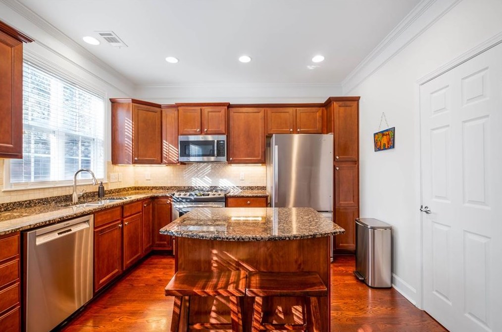 2200 Weldonberry Dr, Atlanta GA  30319-5734 exterior