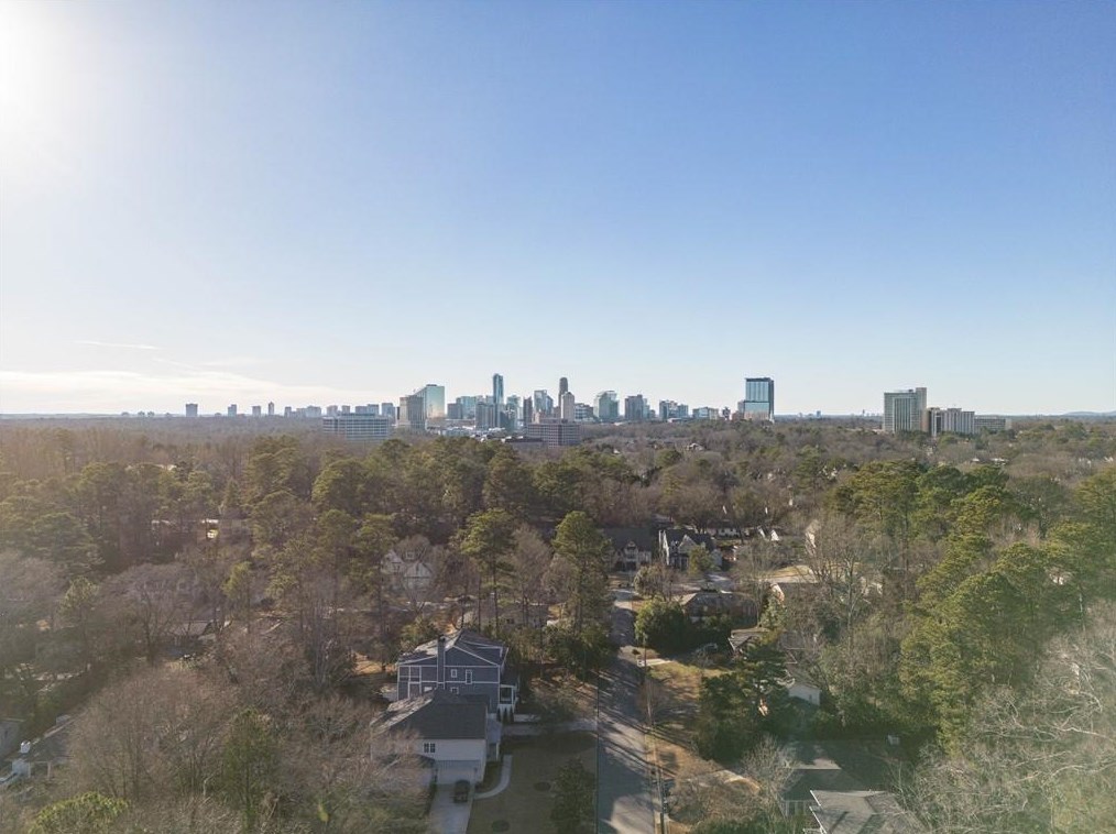2200 Weldonberry Dr, Atlanta GA  30319-5734 exterior