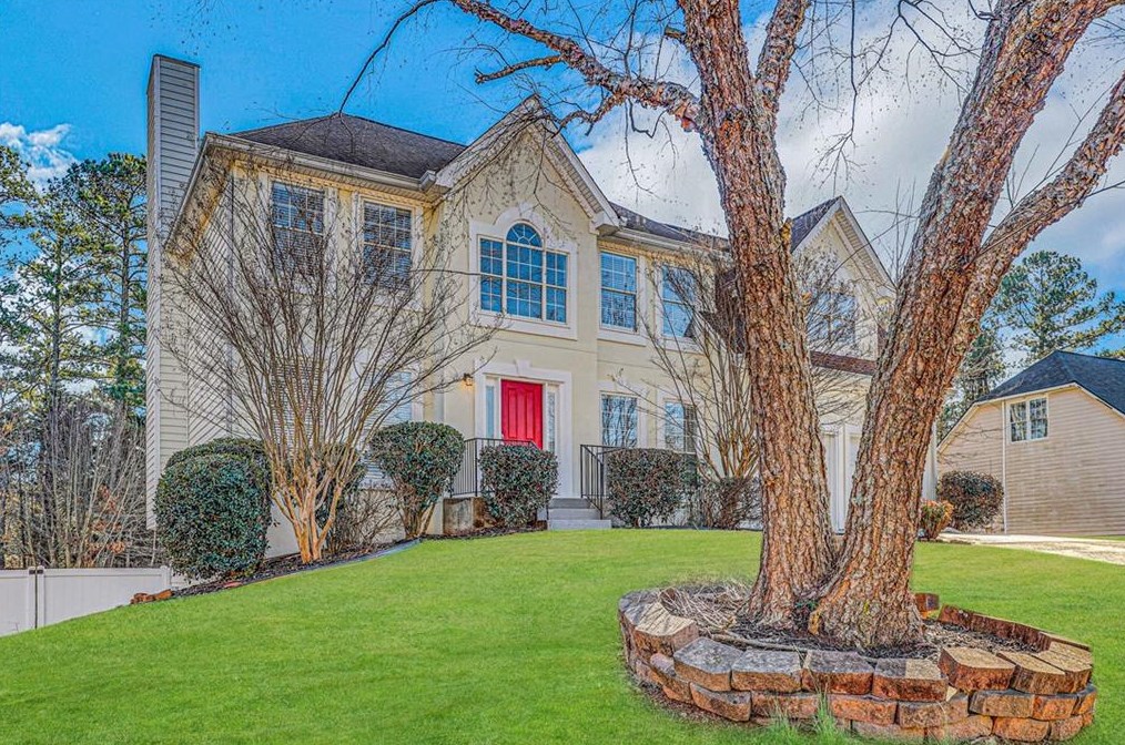 5560 Grove Place Xing Sw, Lilburn, GA 30047