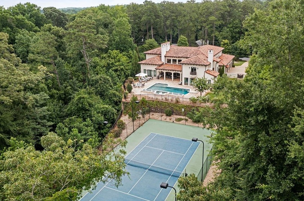 4746 Woodvale Dr, Atlanta GA  30327-4554 exterior