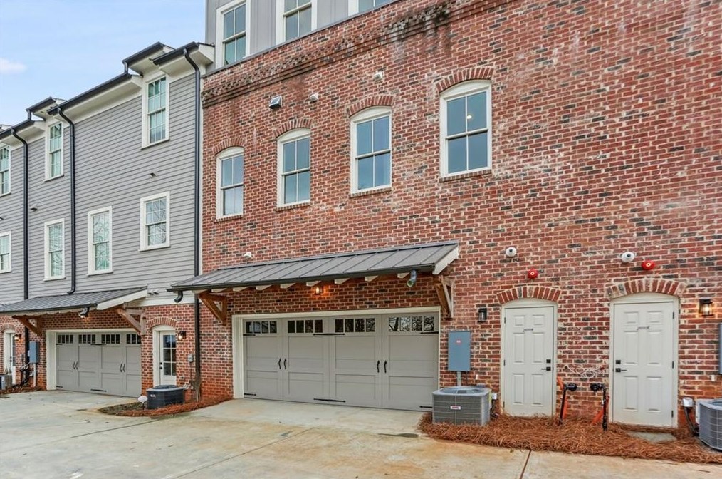 1081 Green St, Roswell, GA 30075-3608