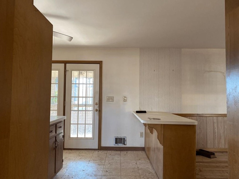 1451 Snapfinger Rd, Decatur GA  30032-5156 exterior