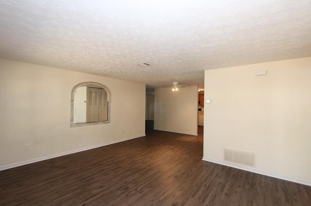 220 Hembree Forest Cir, Roswell, GA 30076