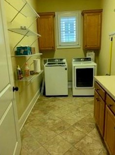 2584 Highland Ave, Smyrna GA  30080-2143 exterior