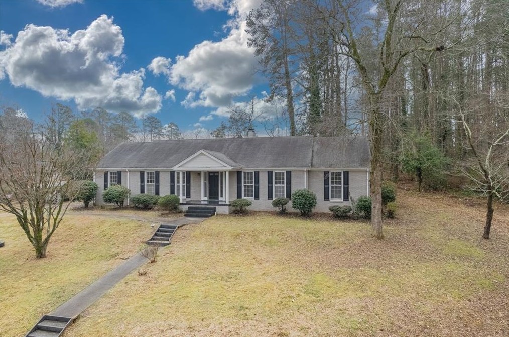 44 Seminole Dr, Toccoa, GA 30577