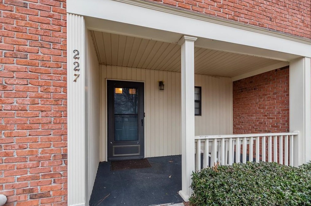 227 Mt Vernon Dr, Calhoun, GA 30701