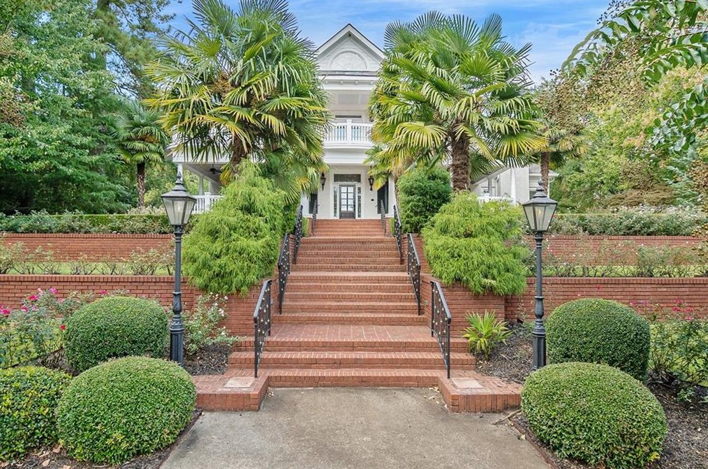 620 Pinetree Dr, Decatur GA  30030-2326 exterior