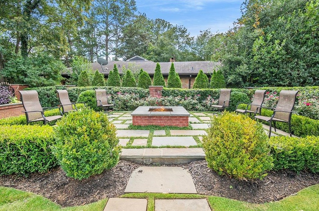 620 Pinetree Dr, Decatur GA  30030-2326 exterior